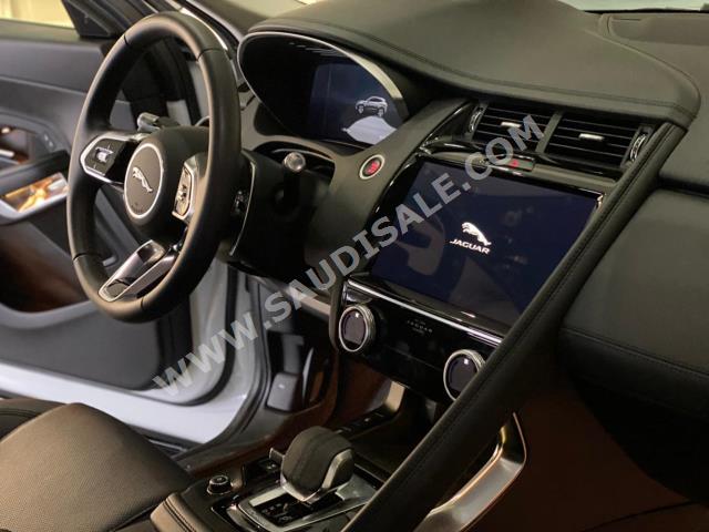 2021 جاكوار اي-بيس