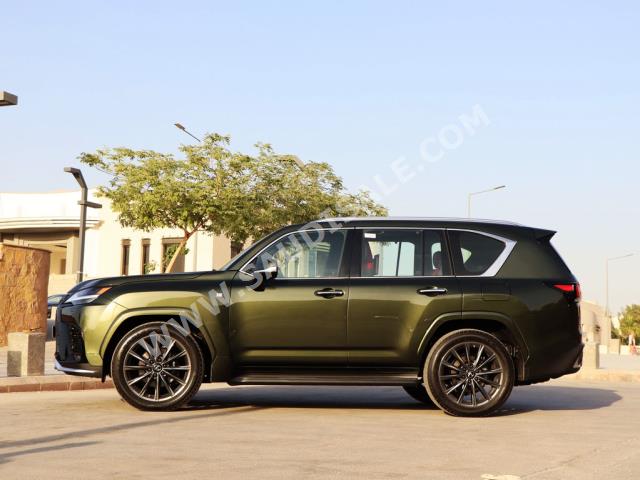 2022 لكزس إل إكس 600