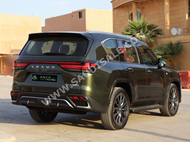 2022 لكزس إل إكس 600
