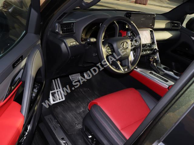 2022 لكزس إل إكس 600