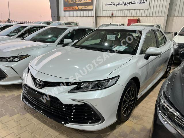 2023 تويوتا كامري ال اي