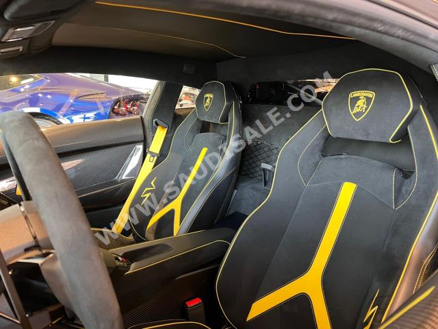 2016 لمبرجيني افنتادور اس في