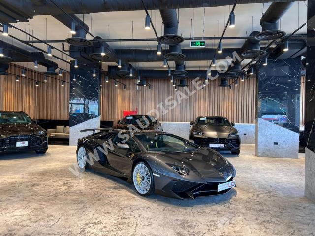 2016 لمبرجيني افنتادور اس في