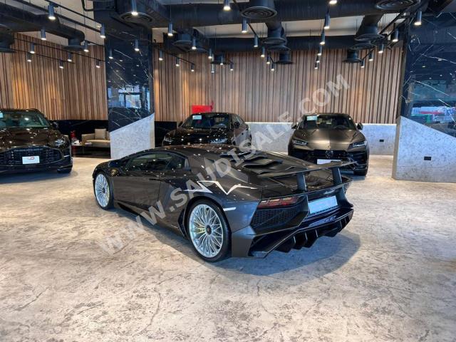 2016 لمبرجيني افنتادور اس في