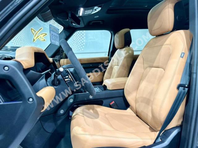 2023 لاند روفر ديفيندر