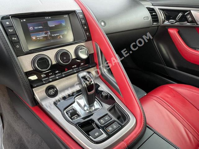 2016 جاكوار اف-تايب