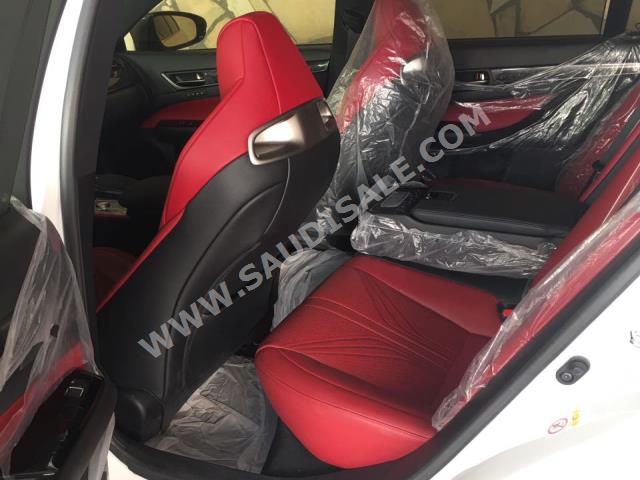 2016 لكزس جي إس اف