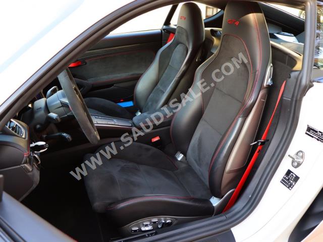 2020 Porsche Cayman GT4