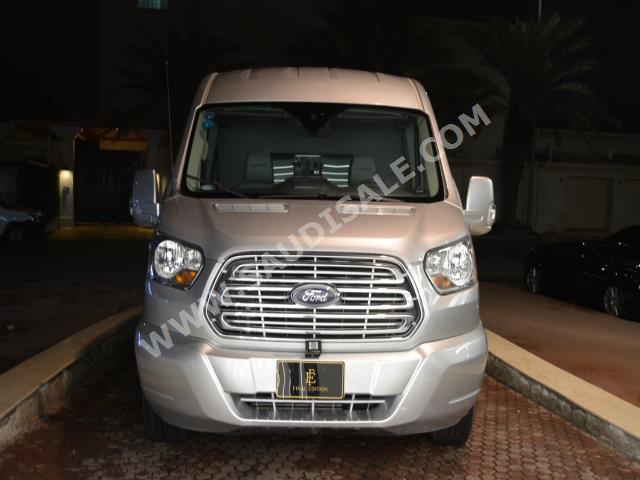 2016 Ford Transit Van 330L