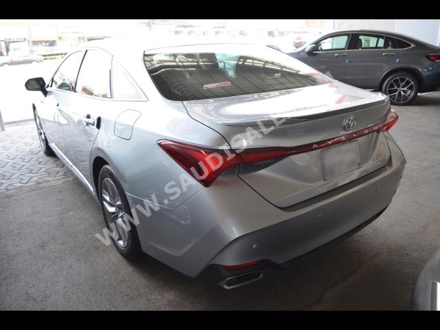 2022 تويوتا افالون تورينج