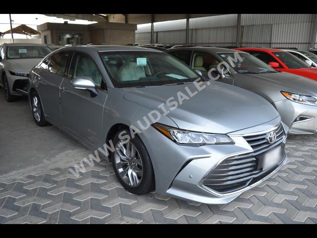 2022 تويوتا افالون تورينج