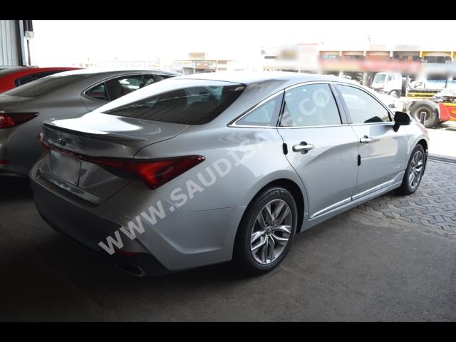 2022 تويوتا افالون تورينج