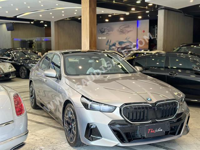 2024 بي ام دبليو الفئة الخامسة 520 أي