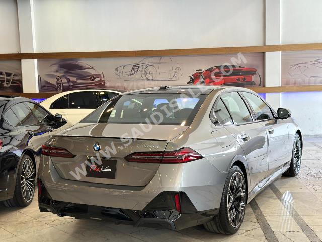 2024 بي ام دبليو الفئة الخامسة 520 أي