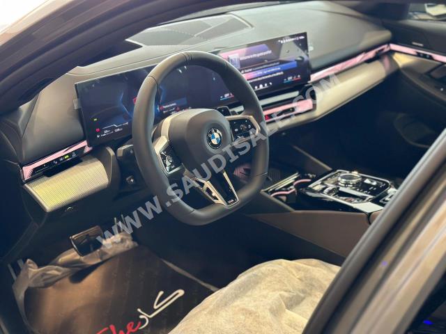 2024 بي ام دبليو الفئة الخامسة 520 أي