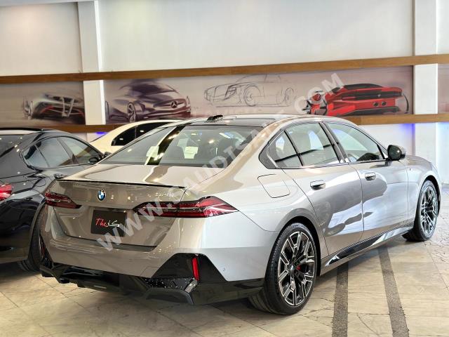 2024 بي ام دبليو الفئة الخامسة 520 أي