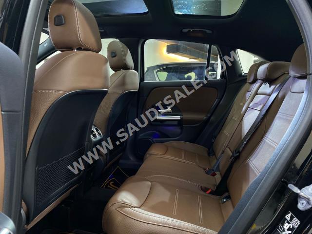 2022 مرسيدس - بنز جي إل أي 200