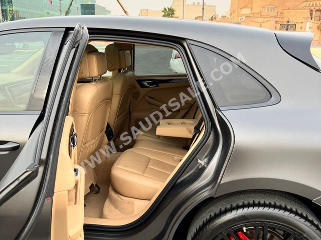 2015 بورش ماكان اس