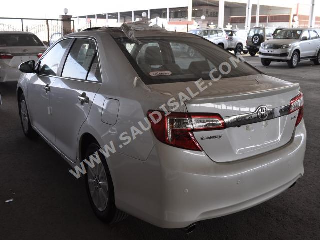 2015 تويوتا كامري جي ال اكس