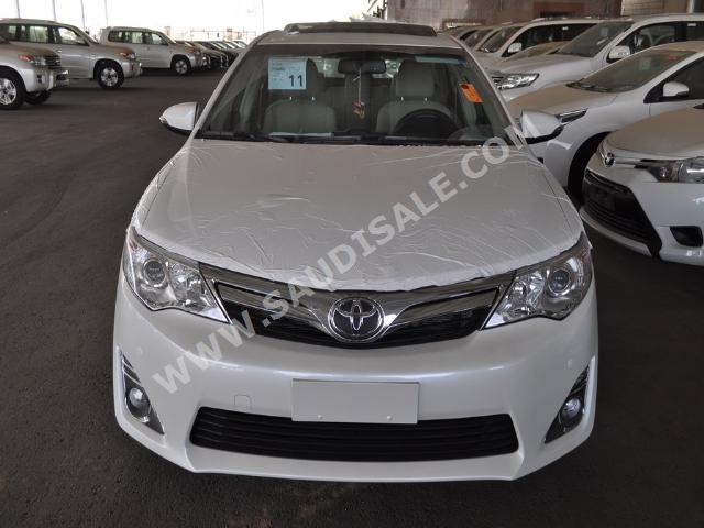 2015 تويوتا كامري جي ال اكس