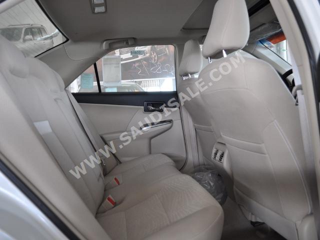 2015 تويوتا كامري جي ال اكس