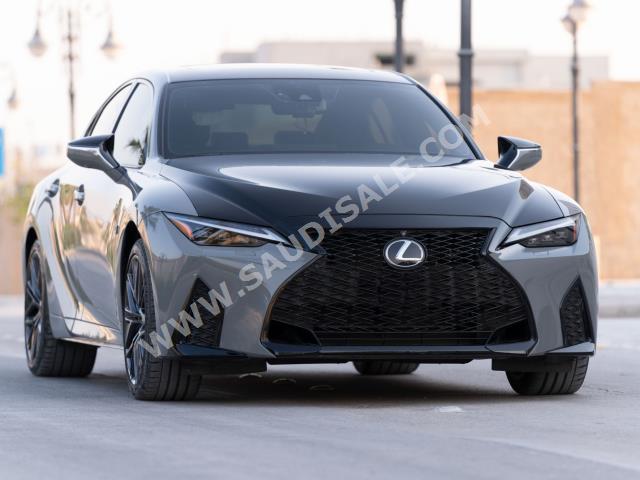2023 لكزس إي إس 350
