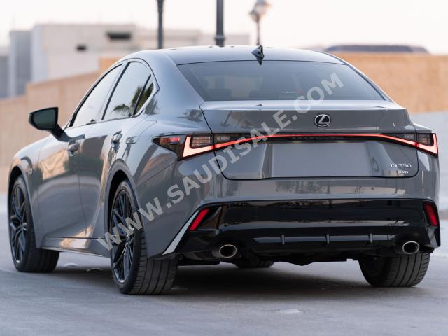 2023 لكزس إي إس 350