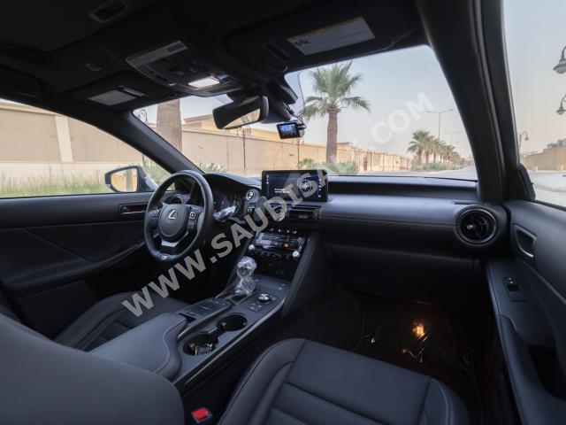2023 لكزس إي إس 350
