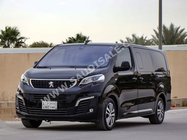 2018 بيجو ترافلر