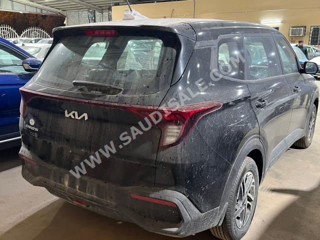 2023 كيا كارنز