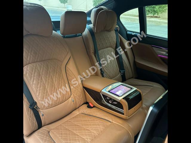 2020 بي ام دبليو الفئة السابعة 740 إل أي