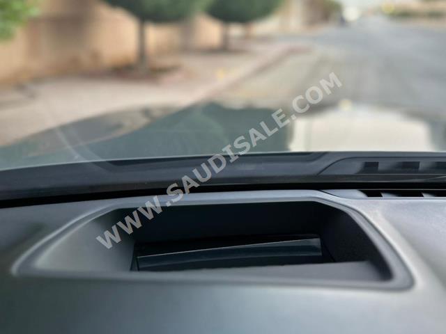 2020 بي ام دبليو الفئة السابعة 740 إل أي