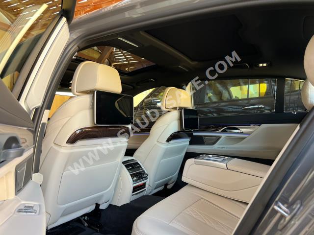 2022 بي ام دبليو الفئة السابعة 730 إل أي