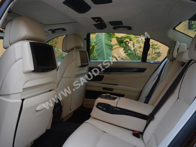 2012 بي ام دبليو الفئة السابعة 750 إل أي إنديفيجوال