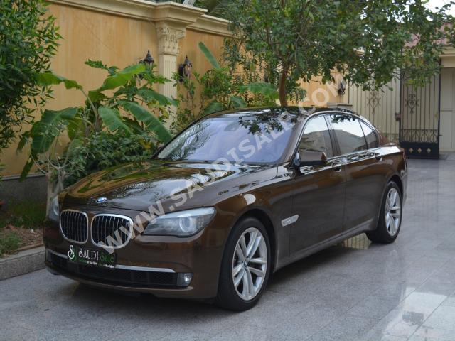 2012 بي ام دبليو الفئة السابعة 750 إل أي إنديفيجوال