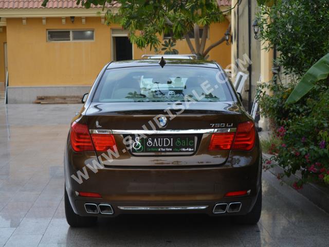 2012 بي ام دبليو الفئة السابعة 750 إل أي إنديفيجوال