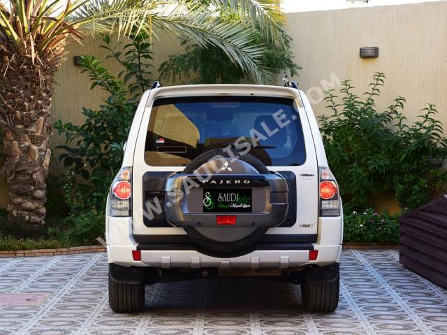 2015 متسوبيشي باجيرو