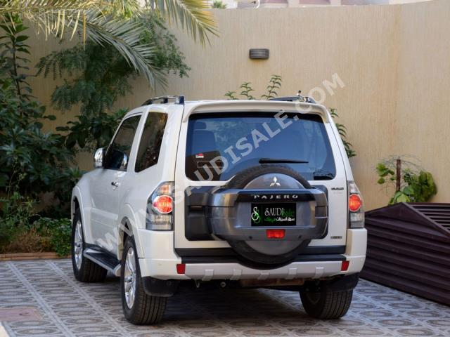 2015 متسوبيشي باجيرو