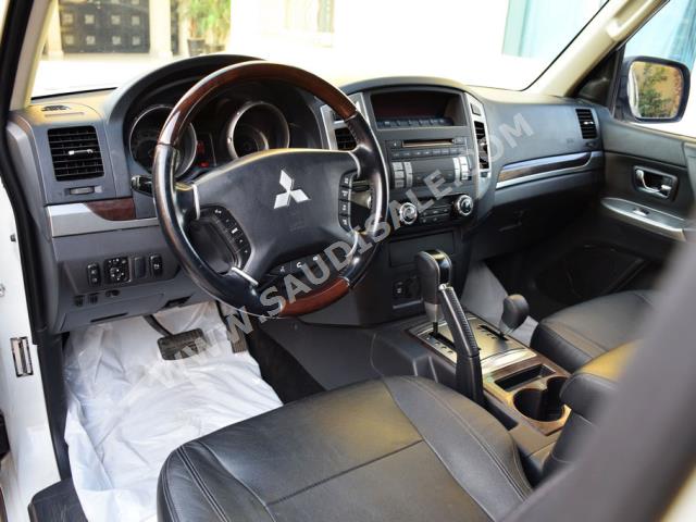 2015 متسوبيشي باجيرو