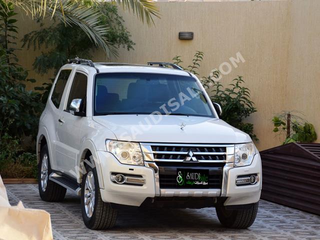 2015 متسوبيشي باجيرو