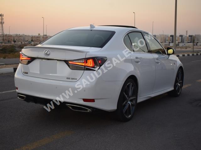 2016 لكزس جي إس 350 سبورت