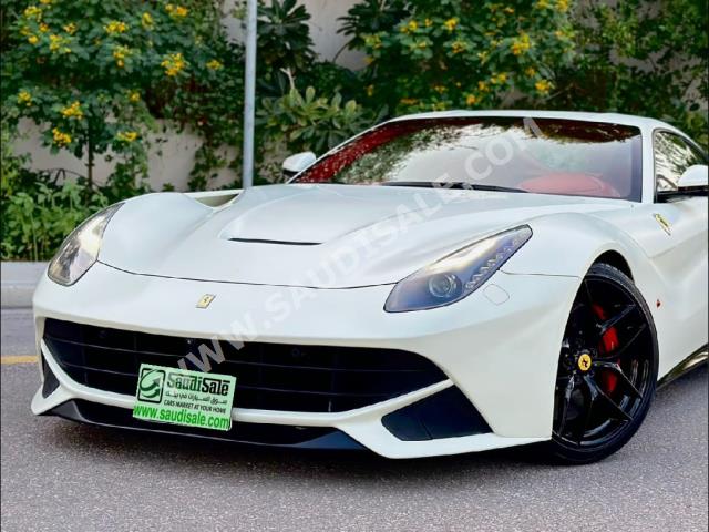 2015 فيراري اف 12