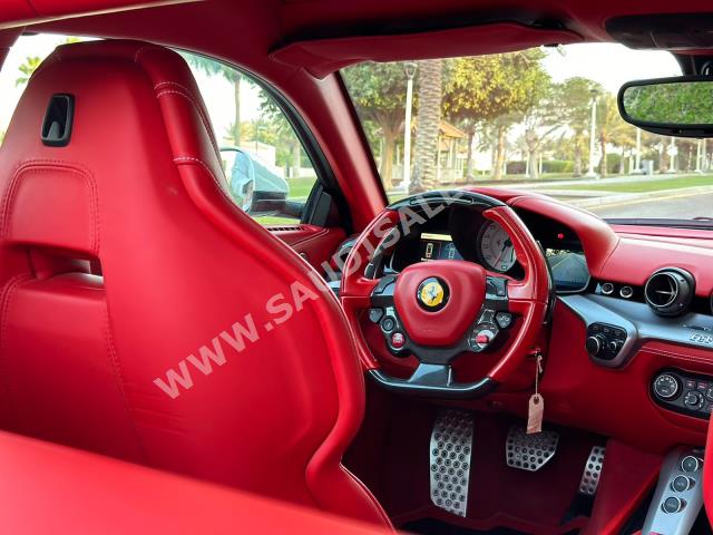 2015 فيراري اف 12