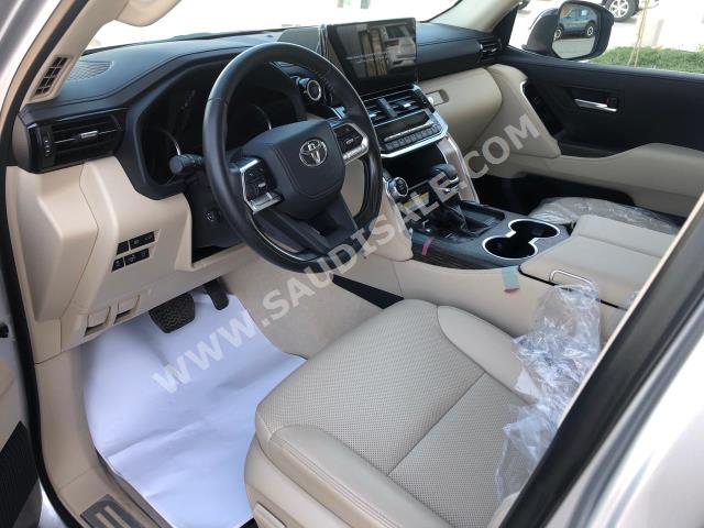 2023 تويوتا لاند كروزر في اكس