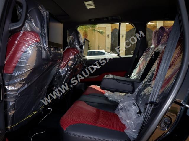 2023 تويوتا لاند كروزر في اكس ار