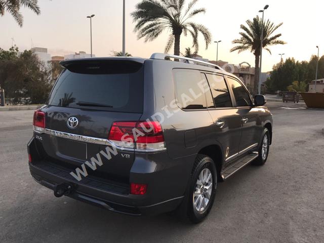 2017 Toyota Land Cruiser GXR