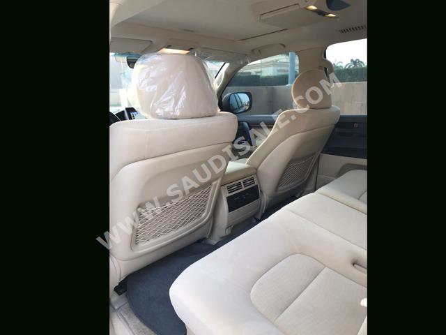 2017 Toyota Land Cruiser GXR