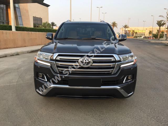 2017 Toyota Land Cruiser GXR