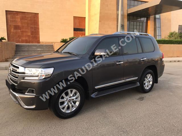 2017 Toyota Land Cruiser GXR