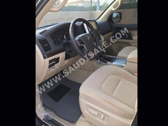 2017 Toyota Land Cruiser GXR